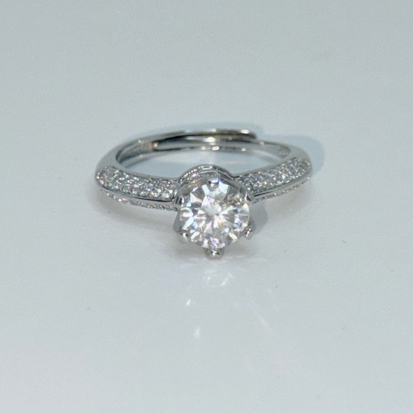 Adjustable 1ct Genuine Moissanite Ring - Picture 10 of 12